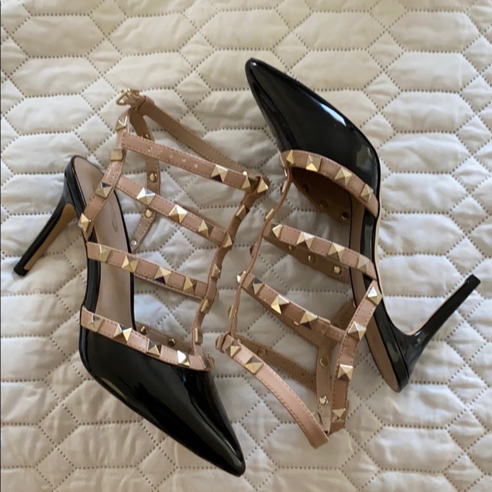 Studded heel pump